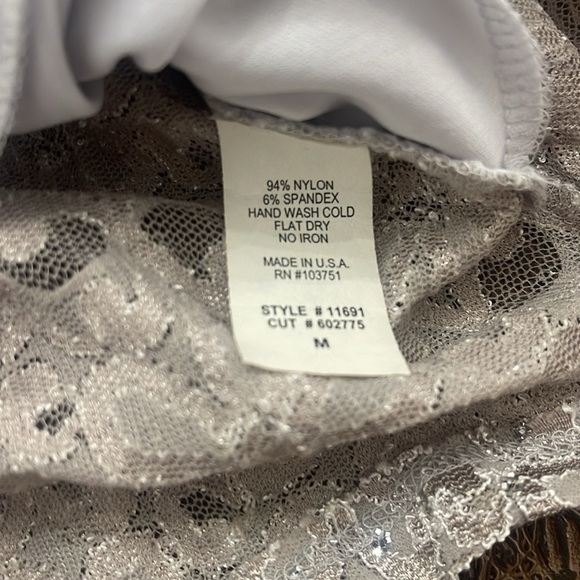 COIN Gray Pink Lace Floral Sequin Top Size Small - Picture 4 of 6